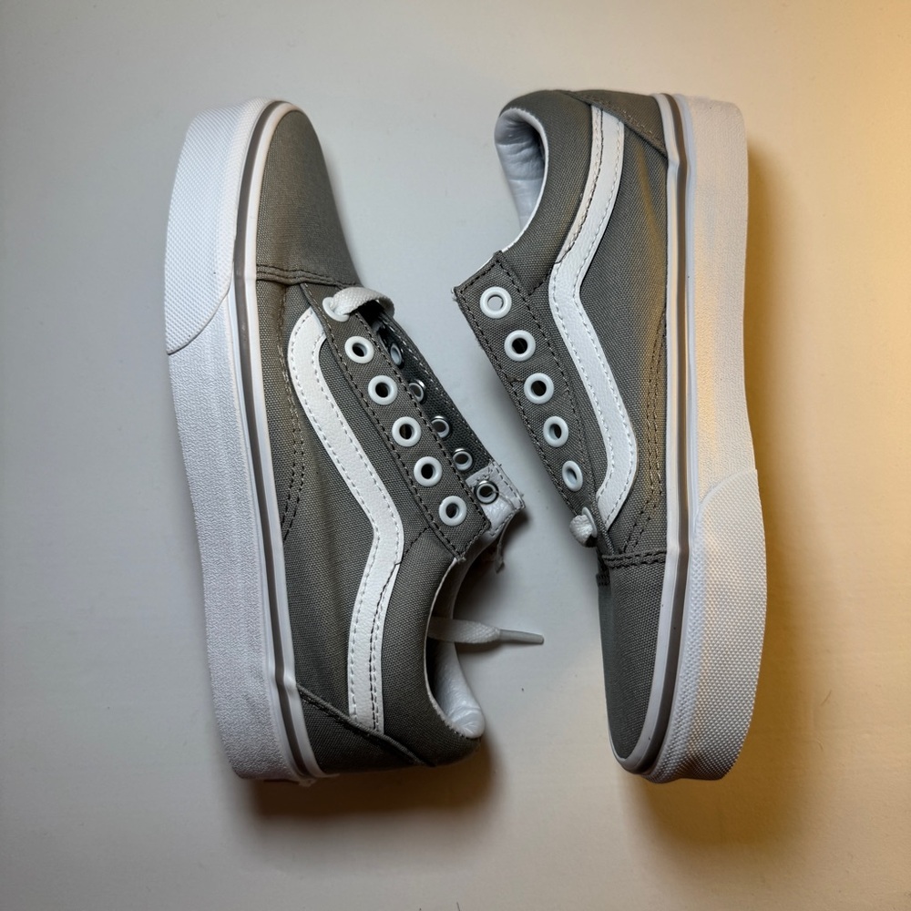 Vans Old School Gray and White Boys Shoe Size 3.5/Women’s Shoe Size 5, Brand New